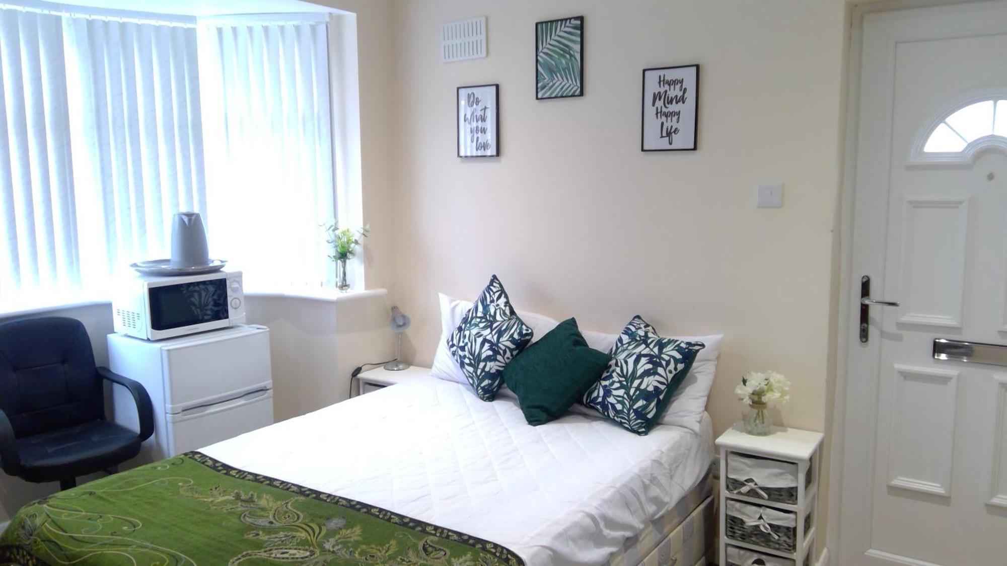 Luxury London Ensuite Double Room, Park Free, Tram-Train! Mitcham Εξωτερικό φωτογραφία